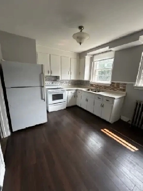 Large 2-Bedroom Apartment in Quiet Building