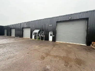 Local Industriel 6 348 pi² - Boul. Thibeau - Drive-in