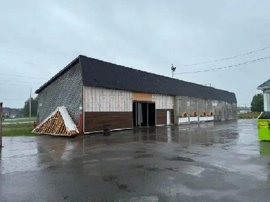 Atelier 4 500 pi² - Possibilité d'Isolation et Porte