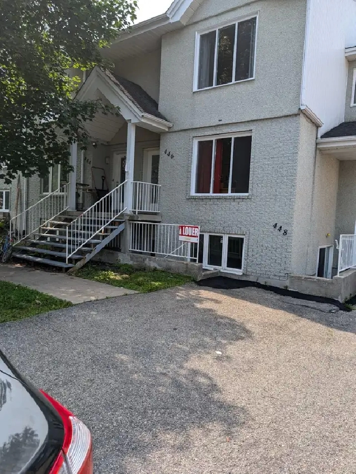 6 1/2 A LOUER, STYLE CONDO PRÈS DE LA GARE DEUX-MONTAGNES
