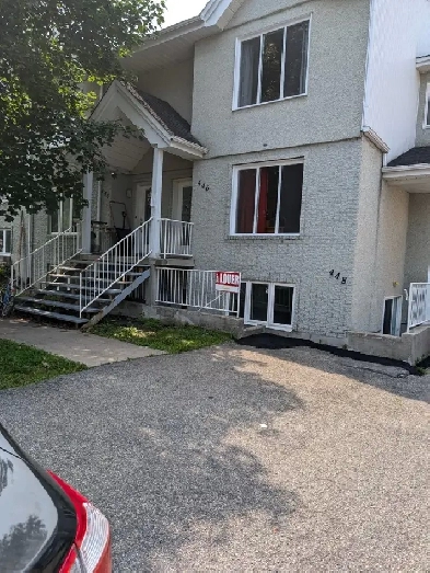 6 1/2 A LOUER, STYLE CONDO PRÈS DE LA GARE DEUX-MONTAGNES