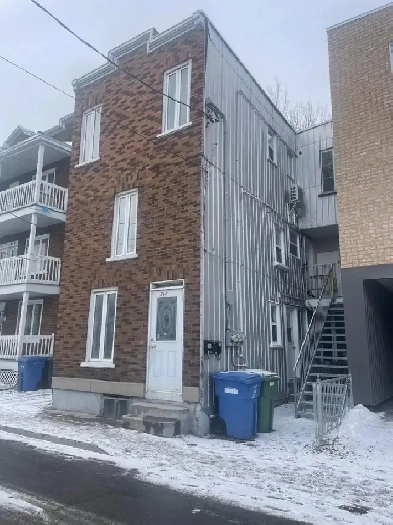 Beau grand 4 1/2 2e étage St-Sauveur Juillet