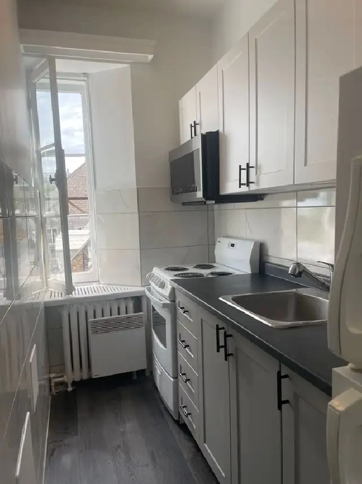 Superbe 3 1/2, Vieux-Québec rénové ! Juillet