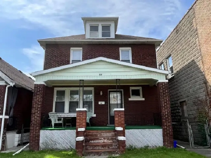 69Shepherd, Windsor. Big6Bed 3Bath Brick Garage 2StoreyHome Sale