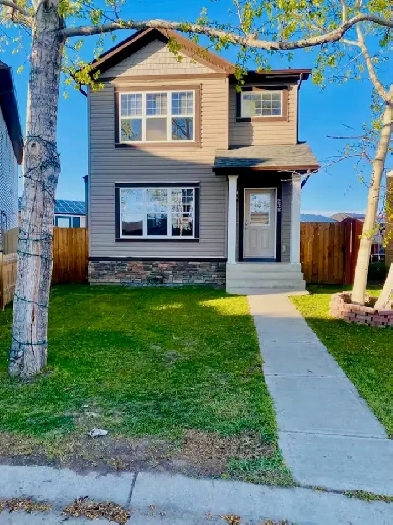 Calgary 4 Bed 3.5 Bath Dbl Garage Family Home Large Yard!