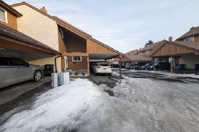 Ormsby Place 3 Bed 1.5 Bath Townhome For Rent