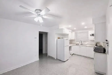 Large 9½ For Rent in Ahuntsic/Ville StLaurent (Plex 5½ basement)