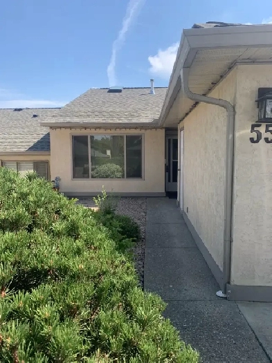 2 Bedroom, 2 Bath , Fully Furnished Townhouse