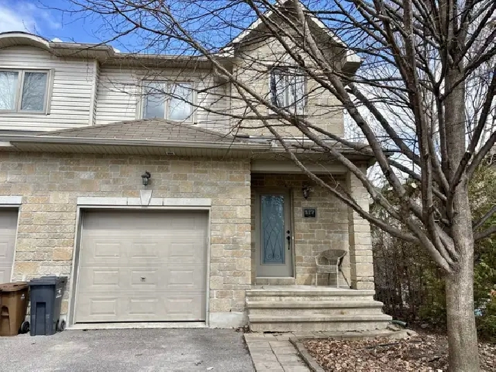 MODERN END-UNIT TOWNHOUSE | FINISHED BASEMENT | PRIME LOCATION