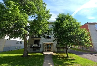 4 1/2 rénové à louer boulevard Provencher Brossard