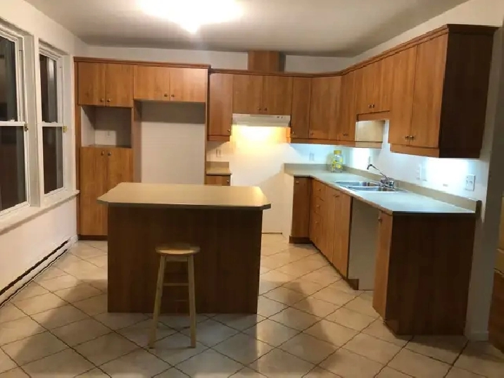 Grand 4 ½ lumineux avec entrée indépendante, Idéal pour famille