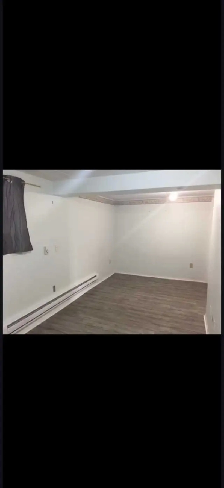 STUDIO Basment Room for Rent Squareone