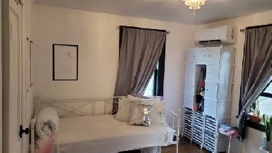 ★ Private room available April 1 in Walkerville/Riverside ★