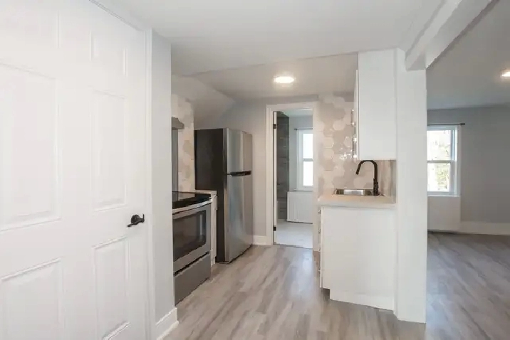 20 Patsy Ave, Welland - All Inclusive 2 Bedroom Upper Unit