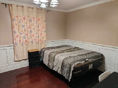 Room for rent walking to Erin Mills Town Centre