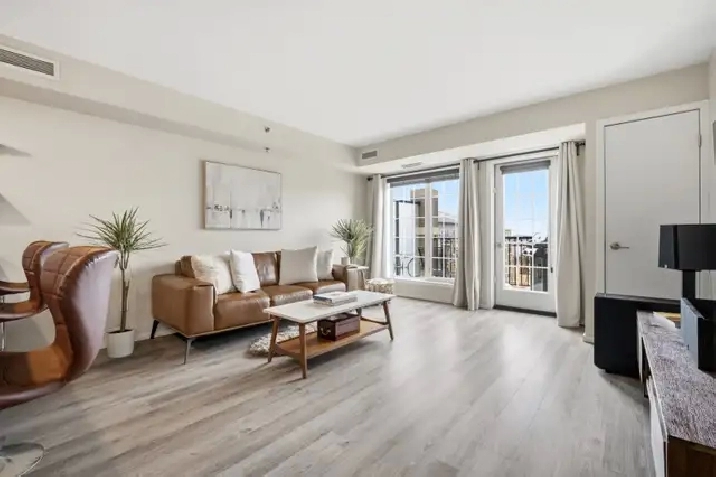 FOR SALE: 2-Bed Top-Floor Unit in Beautiful Bridgewater Forrest