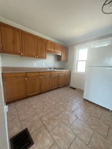 669 Forest Hill Rd, Unit 1(front), 2bedroom house(1bath1kt)South