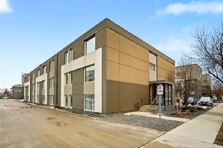 FOR SALE: Bright 2-bed condo on Troy Ave!