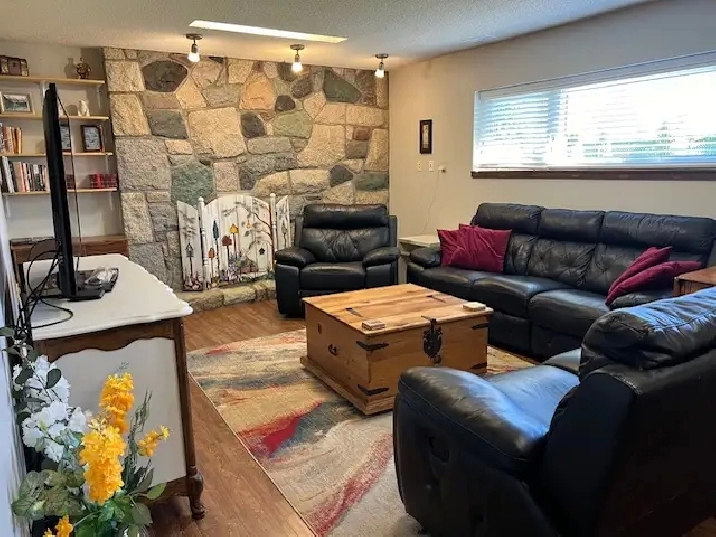 BEAUTIFUL FULLY FURNISH 2Bed 1Full Bath Suite in Panorama Ridge