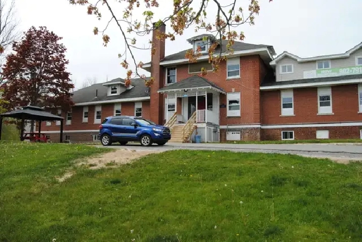 Spacious 2 Bedroom in a Historic Building