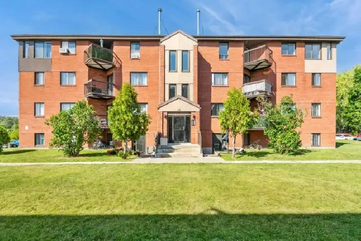 4 1/2 À LOUER CANDIAC - STYLE CONDO, RÉNOVÉ, PISCINE CREUSÉE