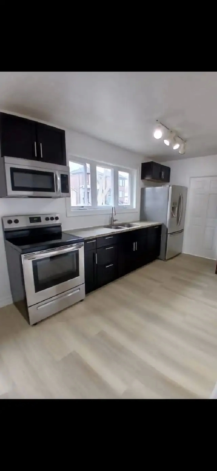 Updated 2 Bedroom Main Floor Bungalow in Long Branch South Etobi