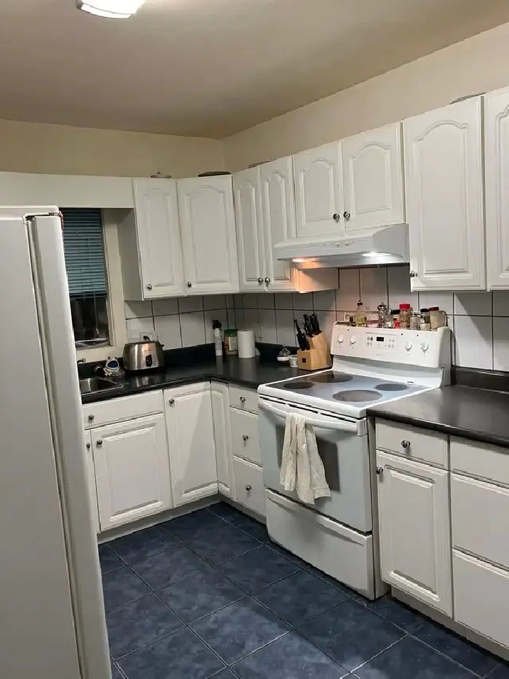 Room for rent available May 1st