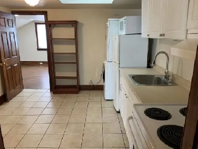 Cozy Upper 2 Bedroom Apartment!