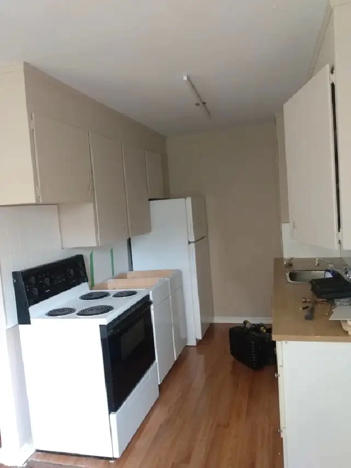 LARGE TWO-BEDROOM APARTMENT WHITBY $1900