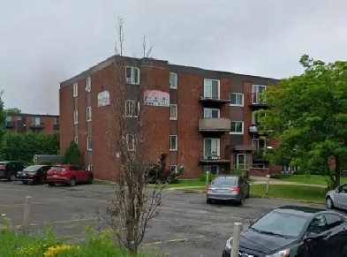 GRAND 4 1/2 à La Prairie à côté A132. Pont Champlain 7min.