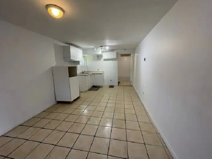 3 1/2 renovate near Cartier metro, Laval