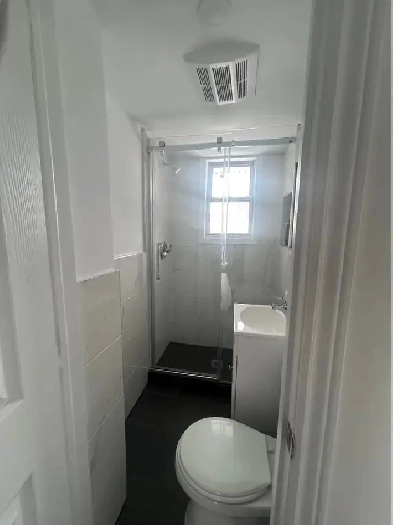 For Rent 3 1/2 renovated  5 mins from metro Longueuil.