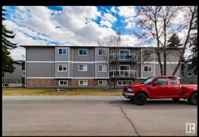 Furnished Room for Rent – Walk to Bonnie Doon Mall & LRT