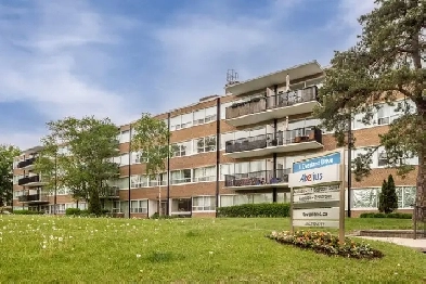 renovated two bedroom, Leslie and Lawrence - ID 4460