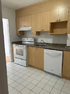 Superbe 4 1/2 à louer / Boulevard de la Côte Vertu