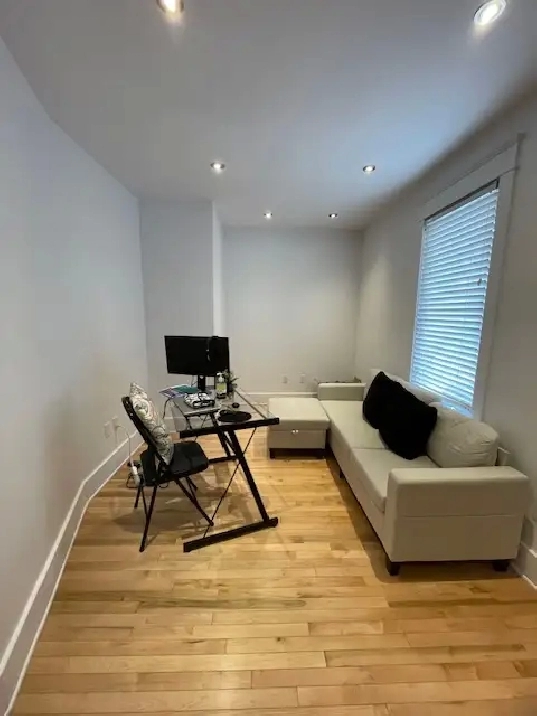 Large 2-Bedroom Located West