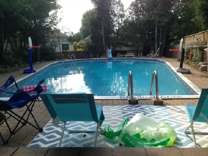 RENT FREE! FULLY FURNISHED, 55' SMART TV, JACUZZI