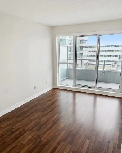 1BR   Rare Same Floor Locker @ STC – Parking Incl.