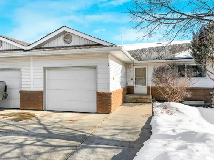 St Albert Adult Bungalow Condo in Kingswood! LOW CONDO FEE!