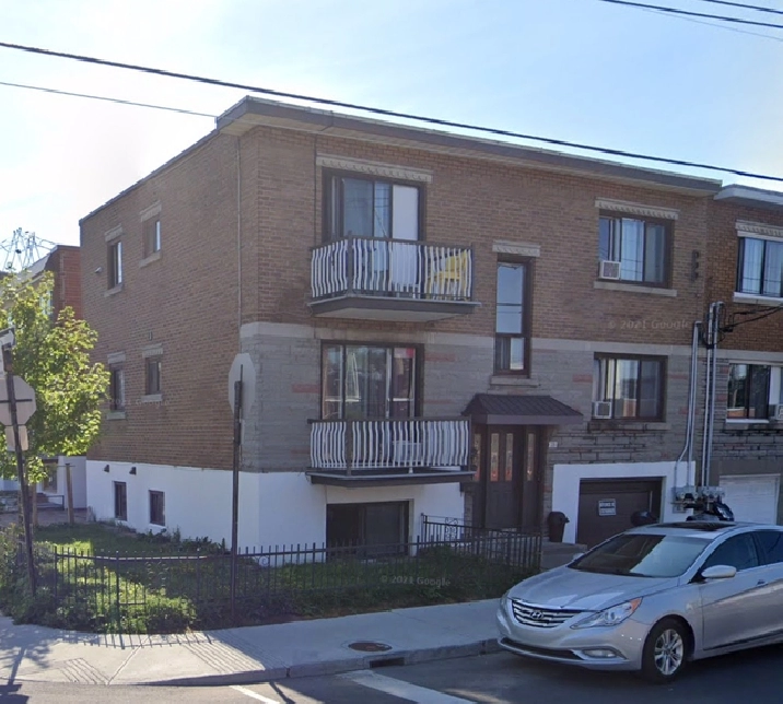 Ahuntsic-Chabanel-Grand 3 1⁄2 demi s/sol avec SALLE D’ENTREPOSAG