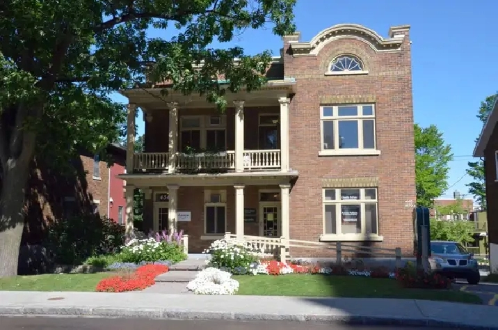 7 1/2 Montcalm Chemin Ste-Foy - Chauffé, eau chaude