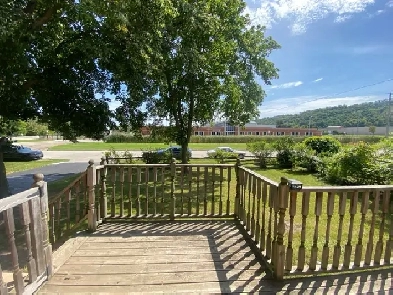 1br available in Stoney Creek