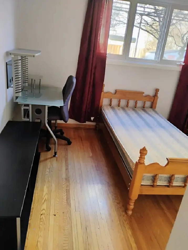 BRIGHT , CLEAN Furnished Room, utilities,WIFI inc.GROUND LEVEL