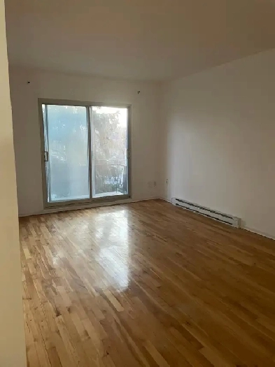 Grand 4 1/2 à loyer (Montréal-Nord) Eau chaude