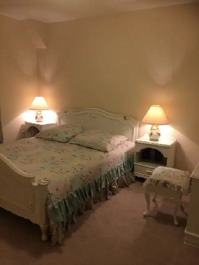 Spacious room for Rent at Derry Road & Scott  Blvd in Milton