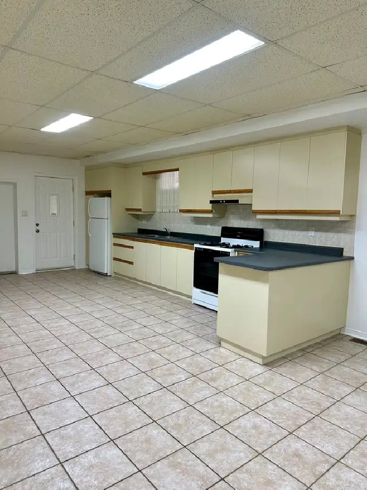 Large 2 Bedroom Bsmt –$2000 Utilities/Parking –Dufferin/Eglinton