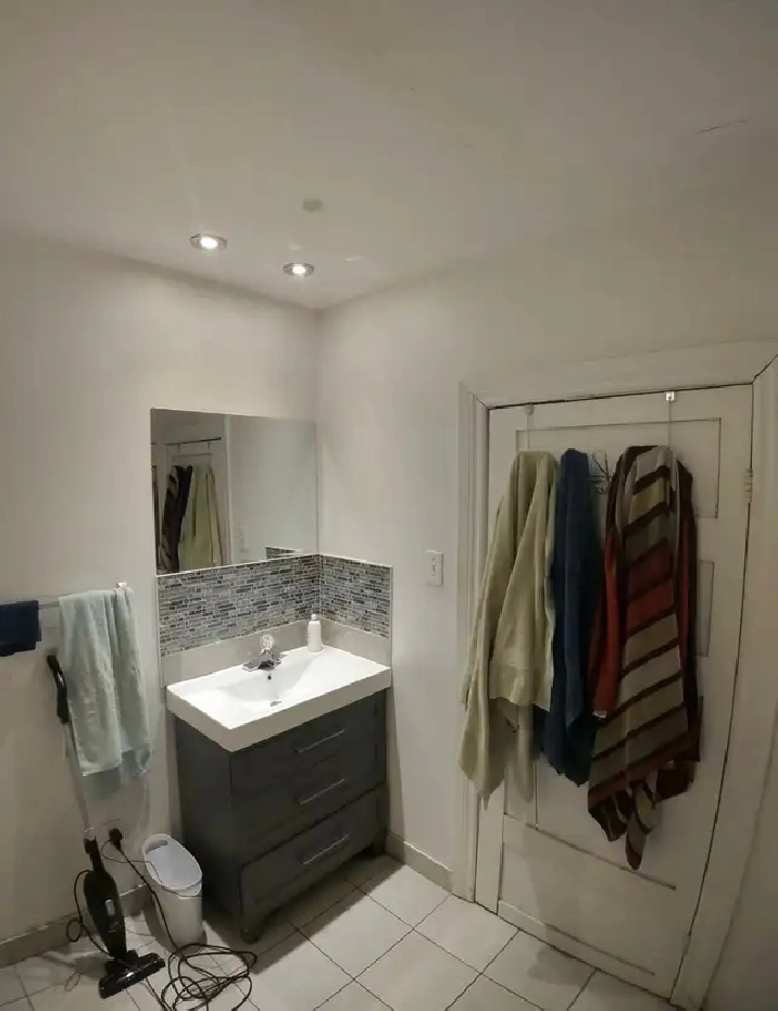 4 ½ apartment for rent — steps from Beaubien metro (Avail May)