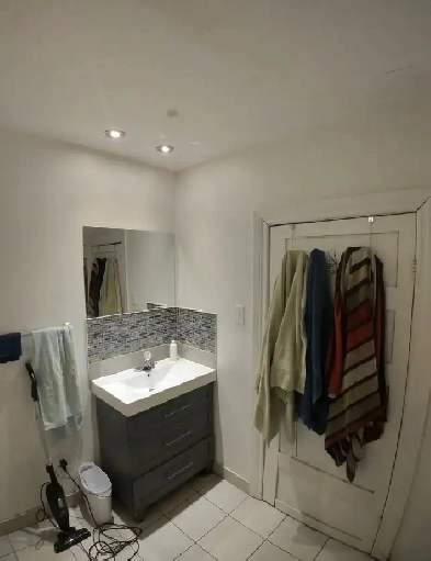 4 ½ apartment for rent — steps from Beaubien metro (Avail May)