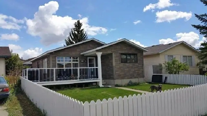 Awesome location 5min walking distance to Ctrain