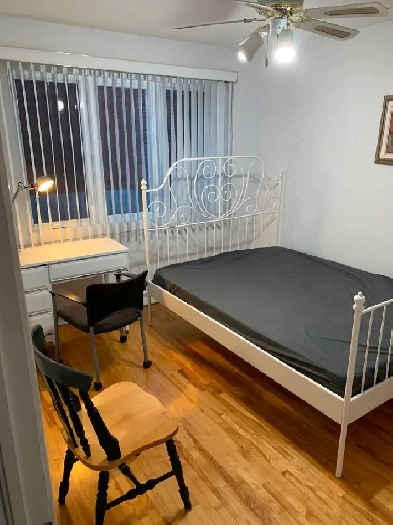 Bonne et grande chambre à la maison à Hull à louer tout incl...